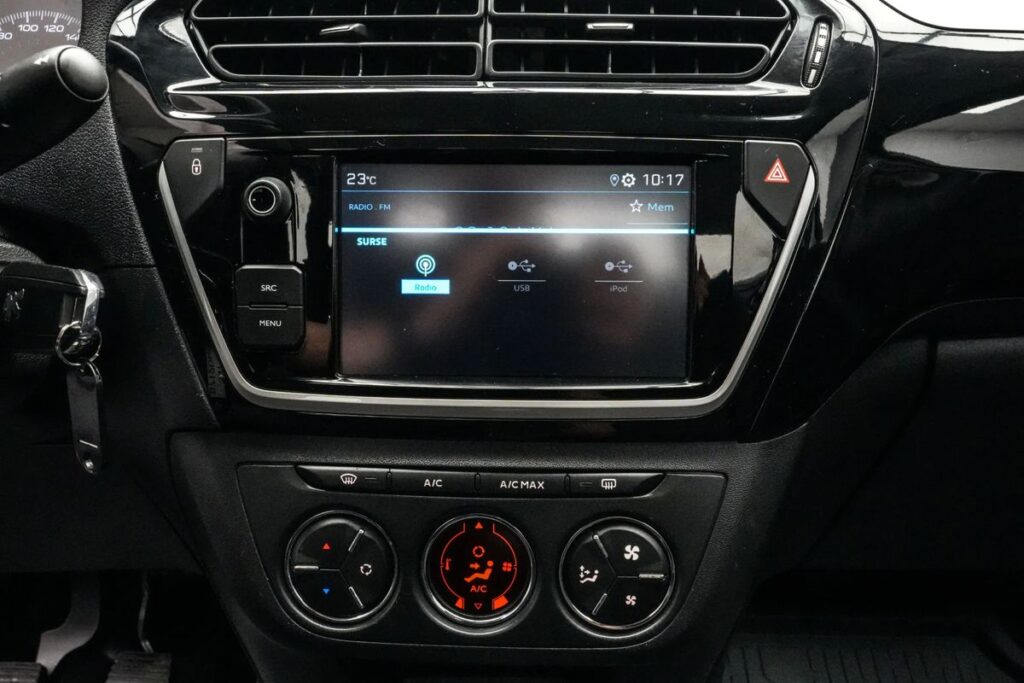 Peugeot 301