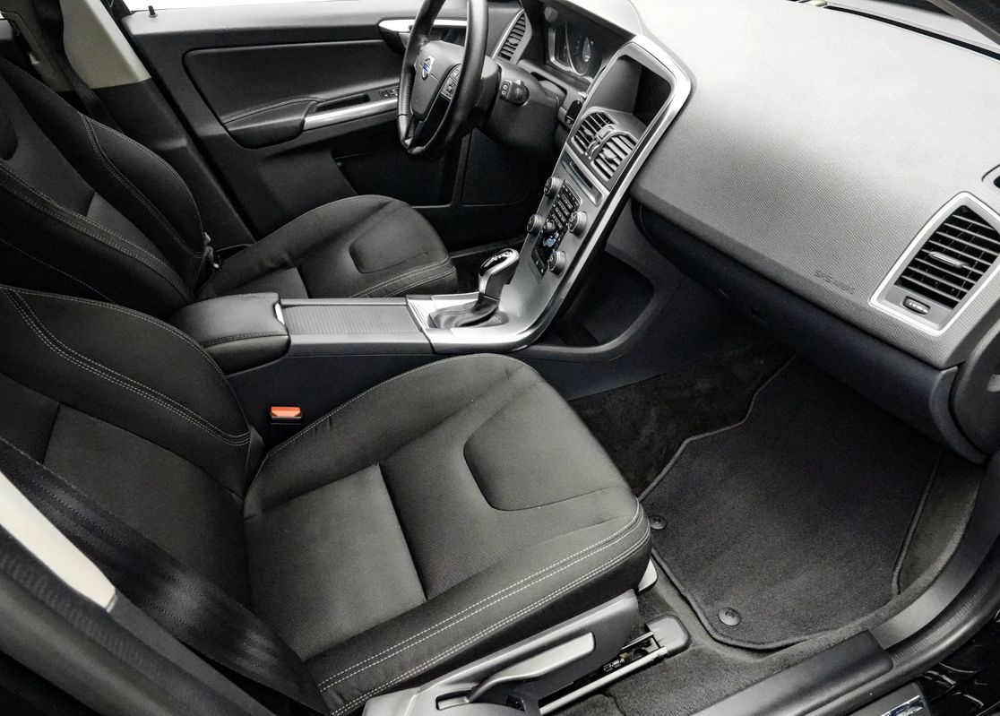 VOLVO XC60 2017 — imagine 63