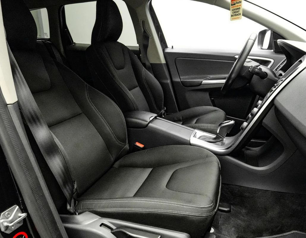 VOLVO XC60 2017 — imagine 65