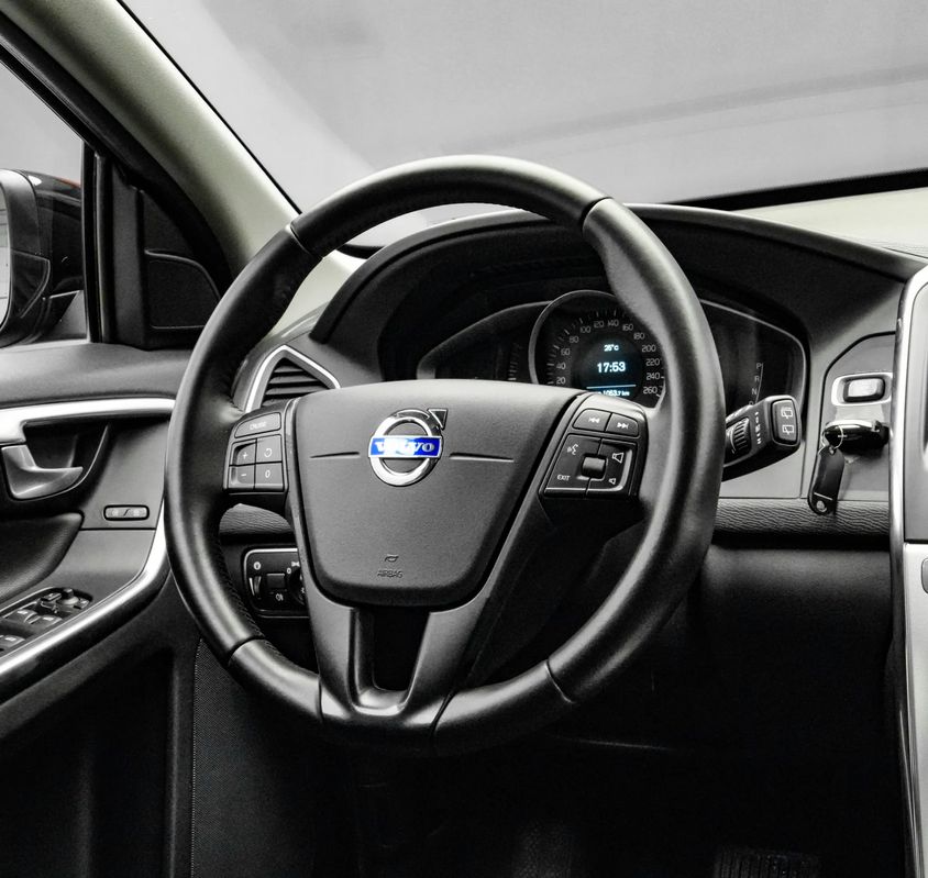 VOLVO XC60 2017 — imagine 68