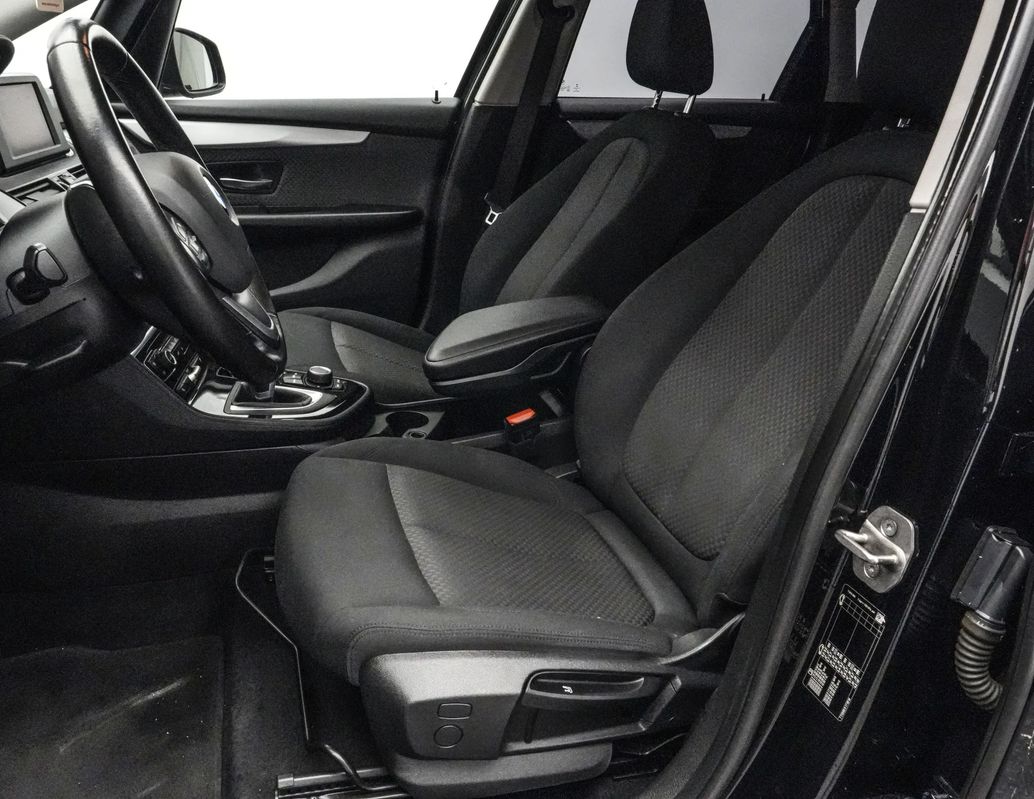 BMW 2 Series 2022 — imagine 13